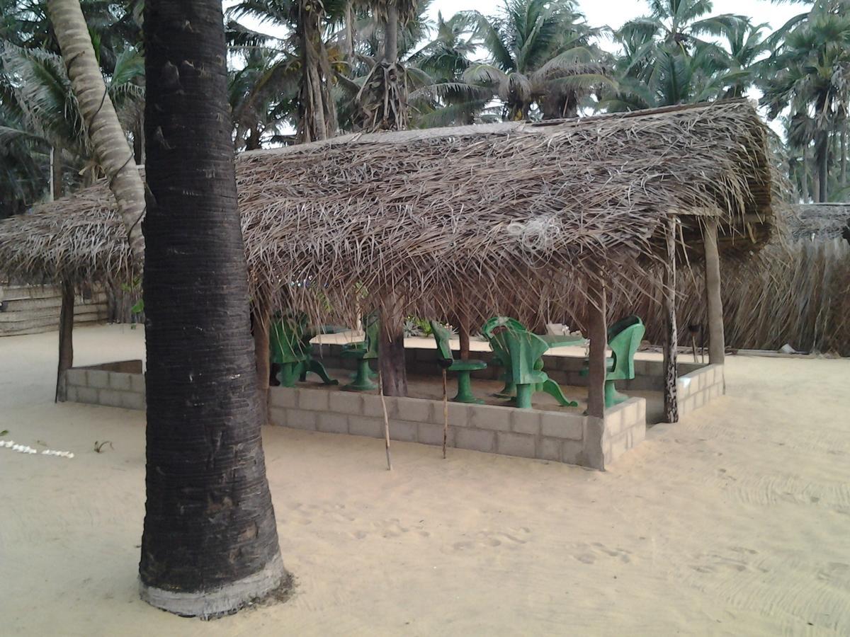 Dolphinchilling Hotel Alankuda Exterior photo
